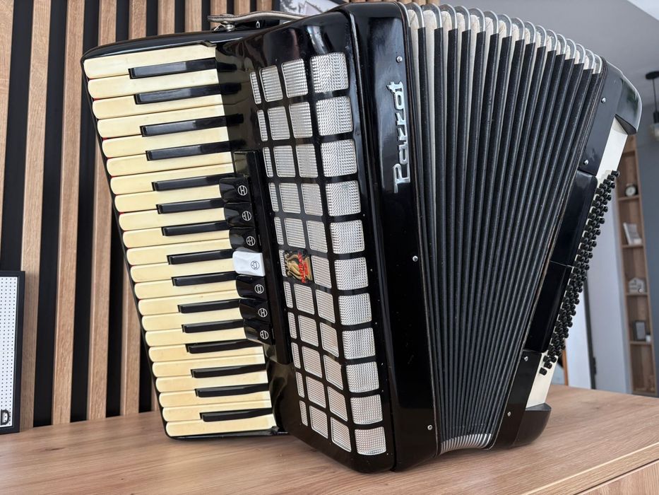 Acordeon Parrot/Scandalli cu 80 de basi