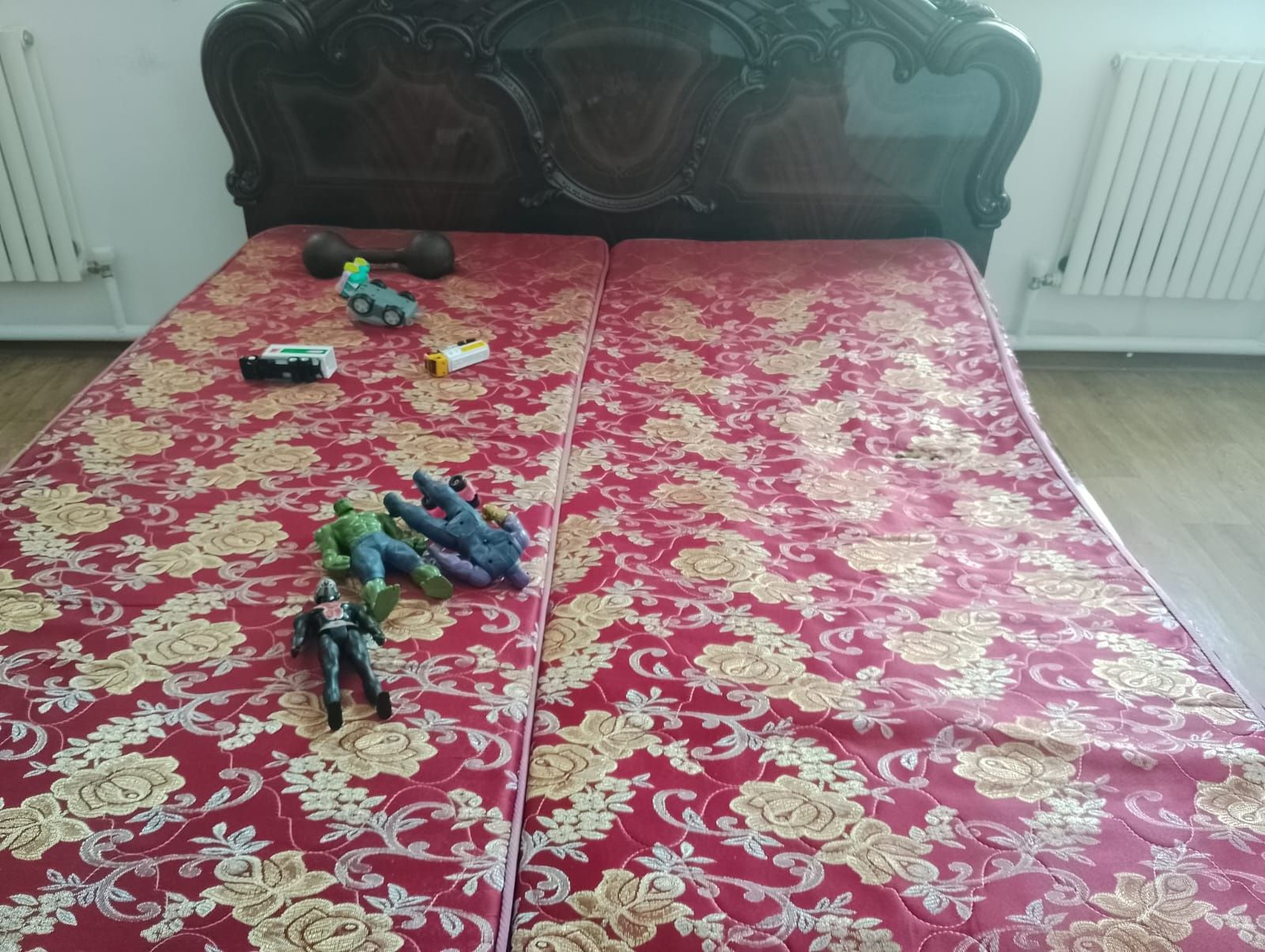 Продается двуспальная кровать