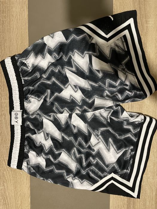 Șort Jordan, L, nou