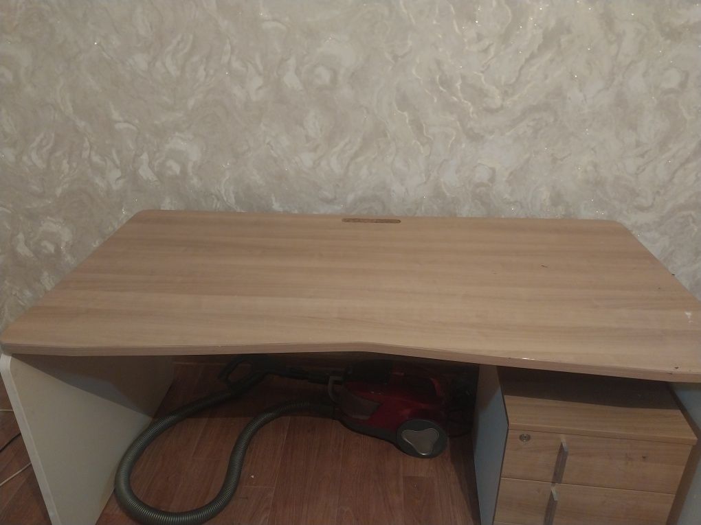 Продам стол. Размер 160/80
