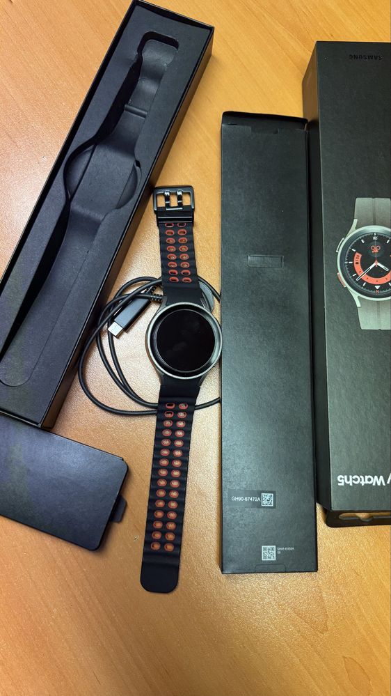 Продавам часовник Samsung Galaxy Watch 5Pro
