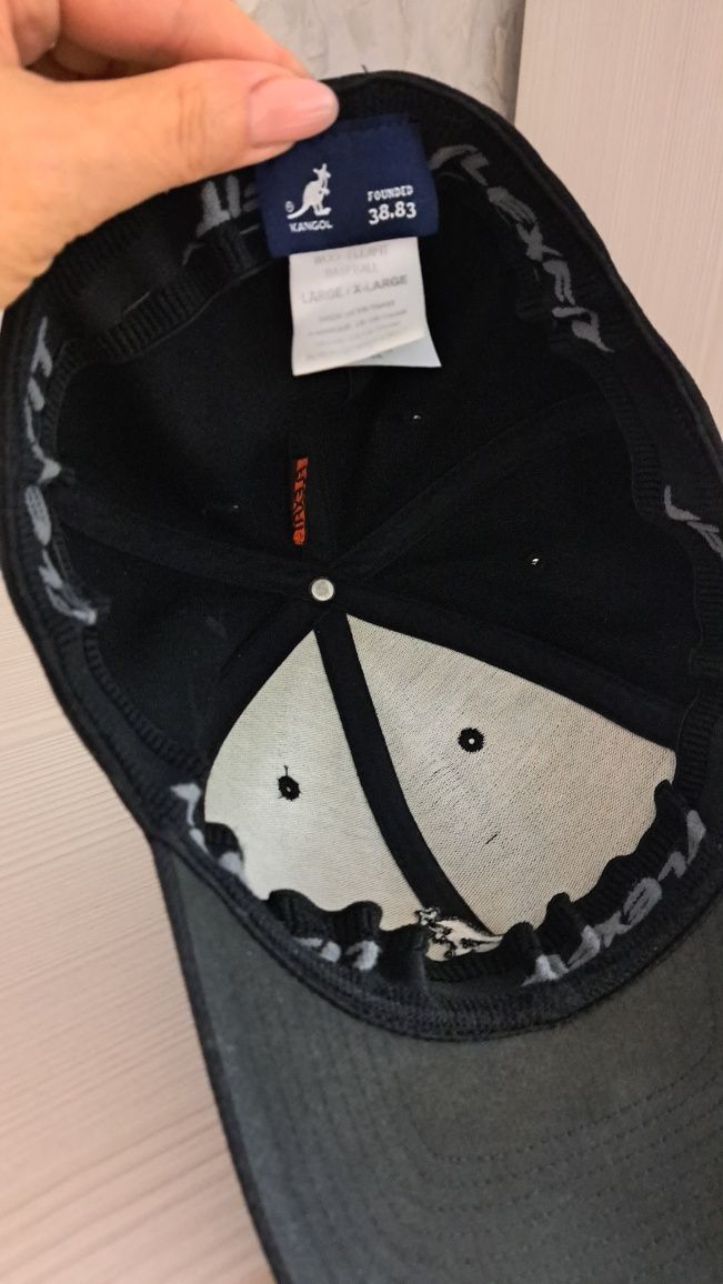 Продам бейсболку чёрную KANGOL, состояние отличное.