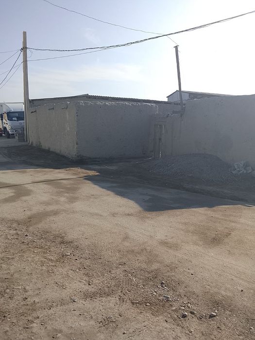 Uy joy sotiladi narxi kelishiladi