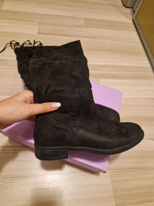 Cizme lungi peste genunchi