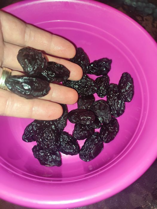 Prune uscate natural cu sâmburi