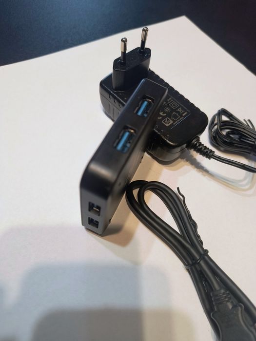 Hub ORICO smart cu 4 port USB 3.0 suport BC 1.2 charger.