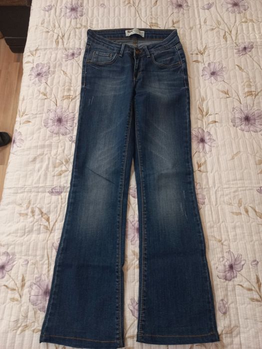 Продам джинсы размер 26. Примерно 40-42