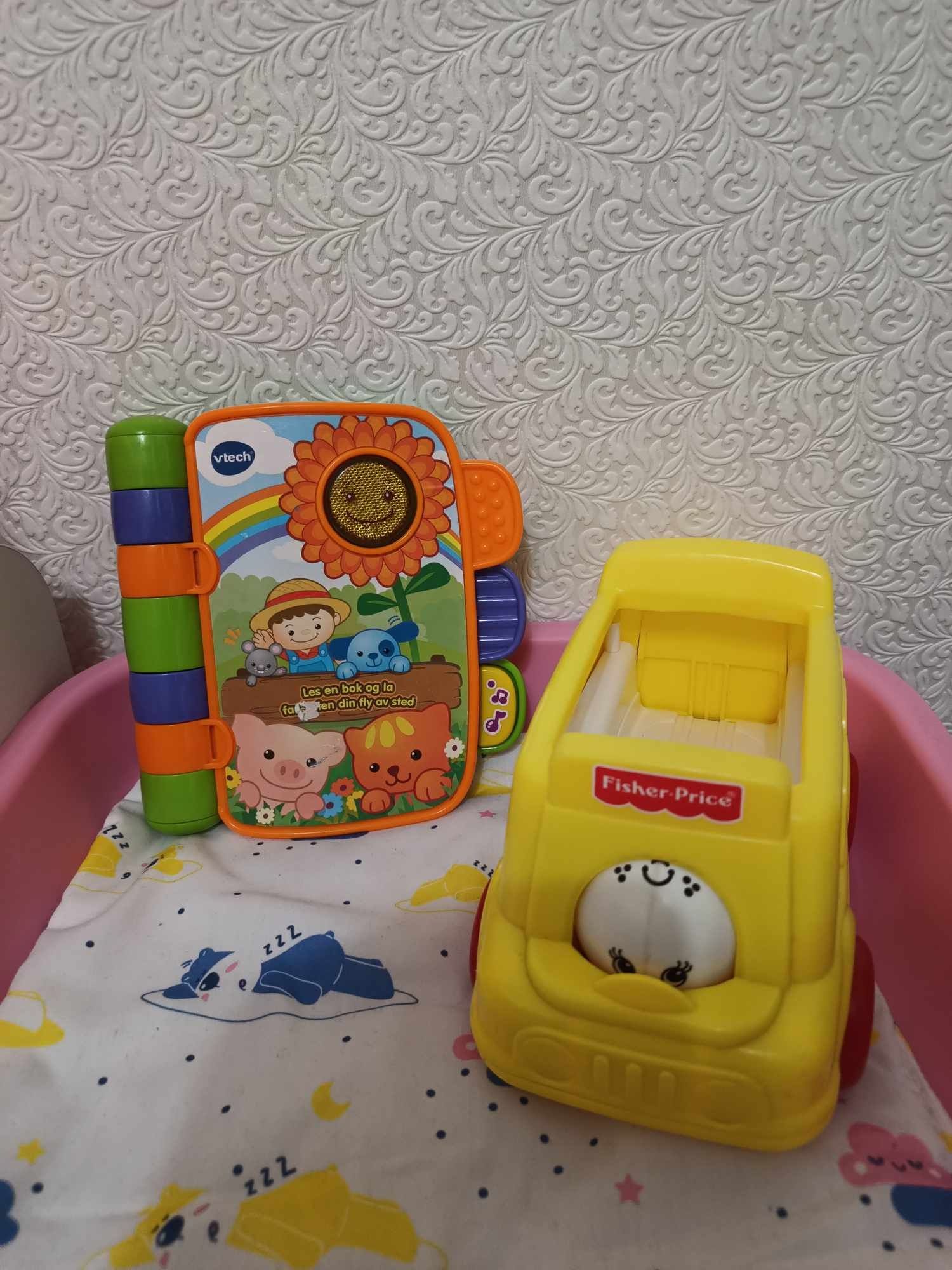 Интерактивна книжка на fisher price + интерактивна книжка на  vtech