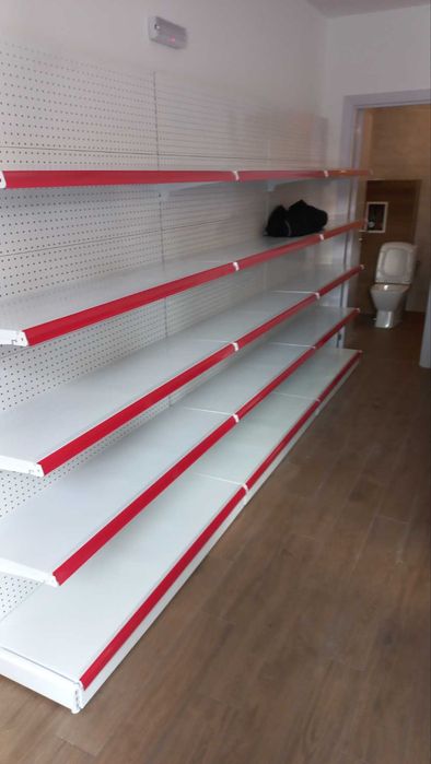 Почти нови търговски стелажи