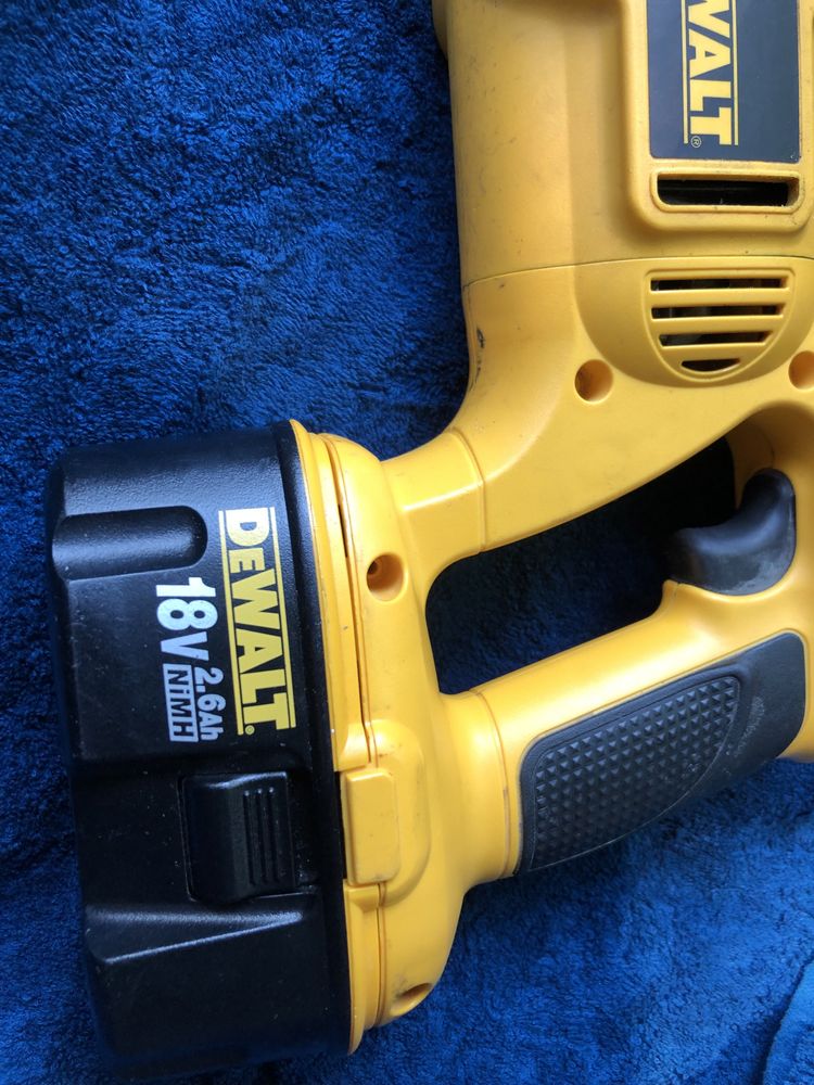 Bormașină de găurit Dewalt DW999 SD