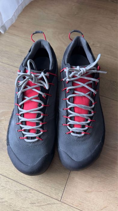 Bocanci munte La Sportiva 39.5