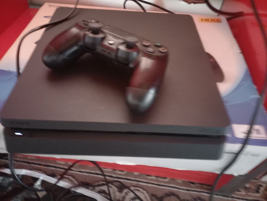 PS4 slim holati ideal tiniq o'yinlar yozilgan plombasi bor 1 djoystik