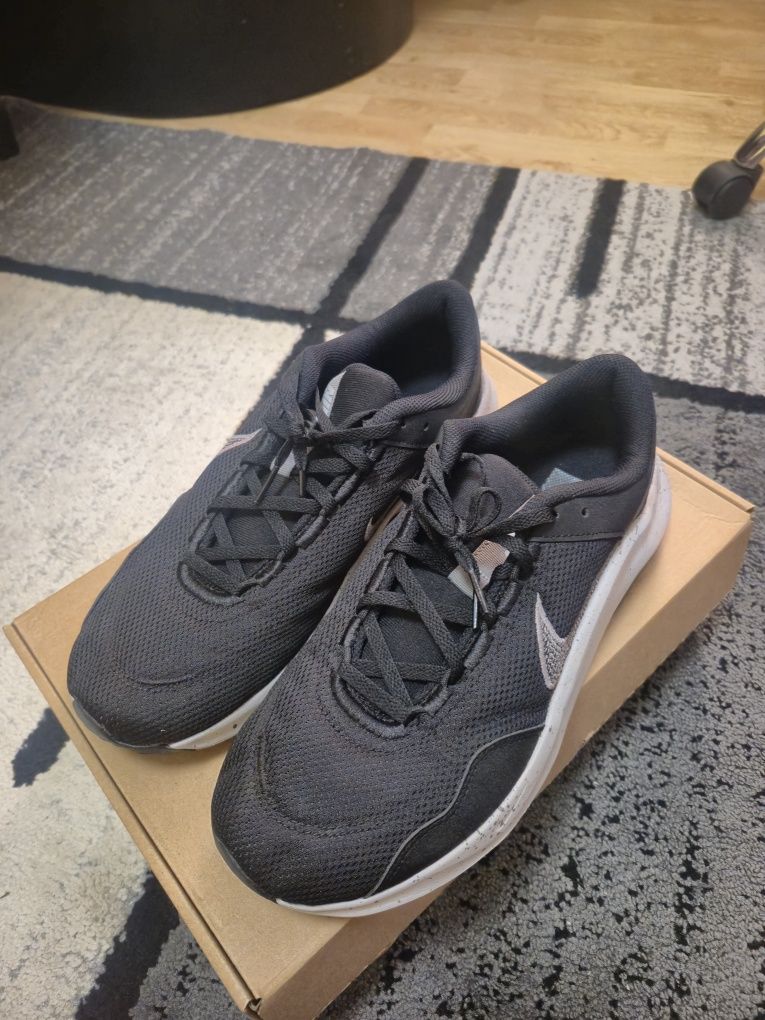 Nike legend essential 3 (нови)