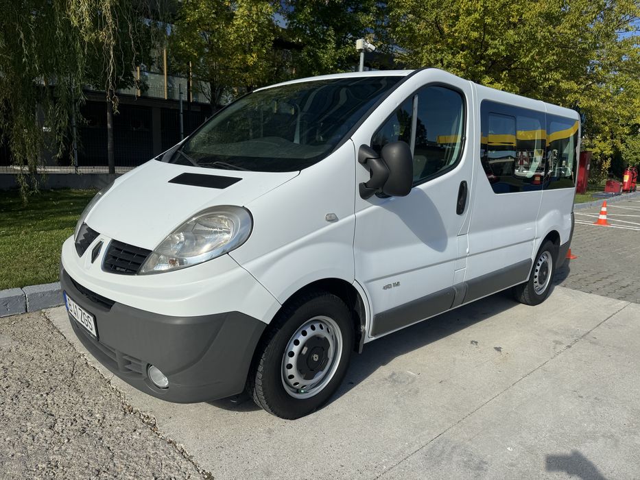Renault trafic 8+1 locuri an fab 2012 motor 2.0 dci 115 cp 6+1 viteze