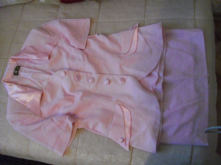 Дамско ново костюмче розово с къс ръкав