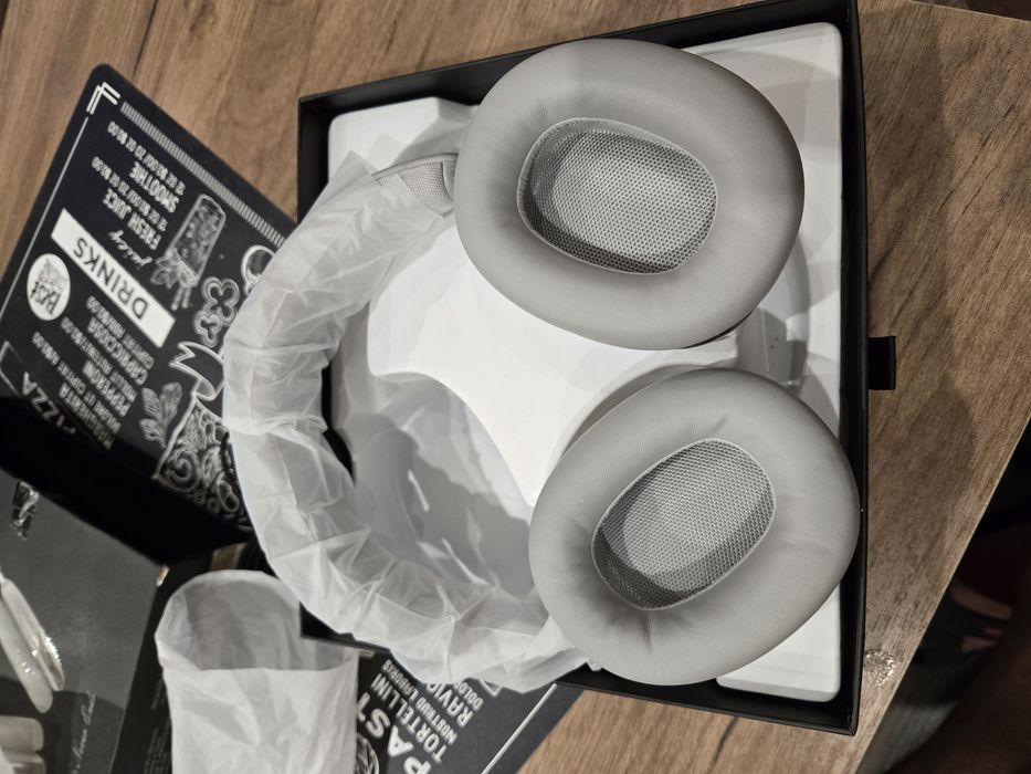 Чисто нови слушалки