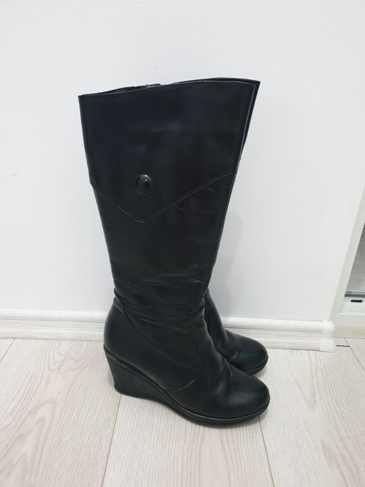 Vând cizme de piele îmblănite