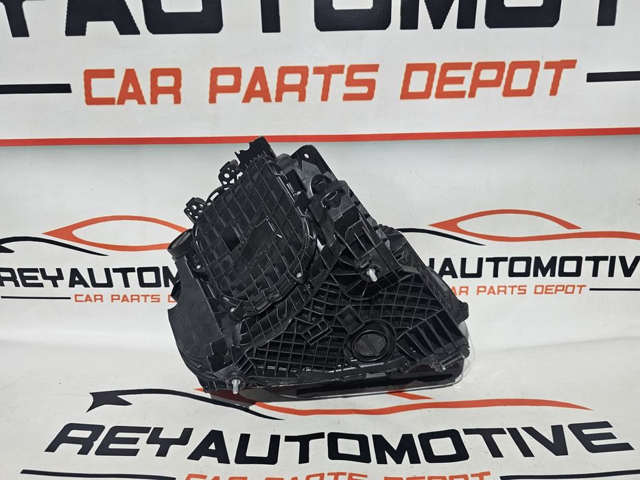 Far stanga matrix led Porsche Taycan cod 9J1941059G