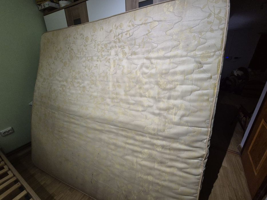 Cadru de pat si saltea bonus!