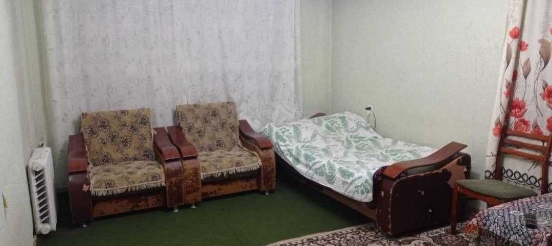 Yunusabad 4 kvartal 1 xona 4 etaj (43²) sotiladi gishtli dom
