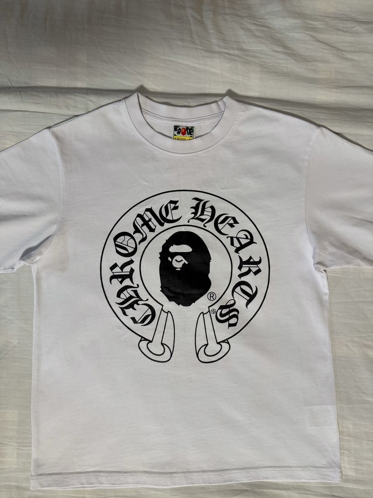 Бяла тениска колаборация на Bape и Chrome hearts