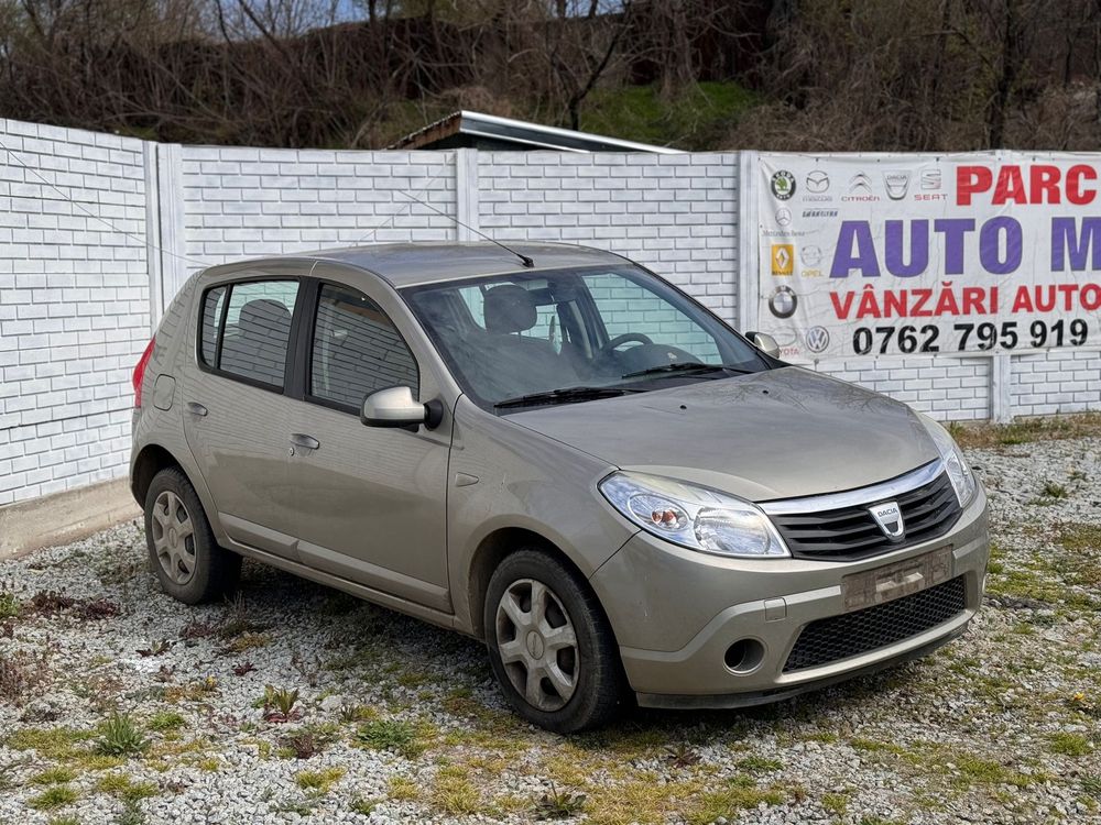 Dezmembrez Dacia Sandero 1.6 benzina 2009