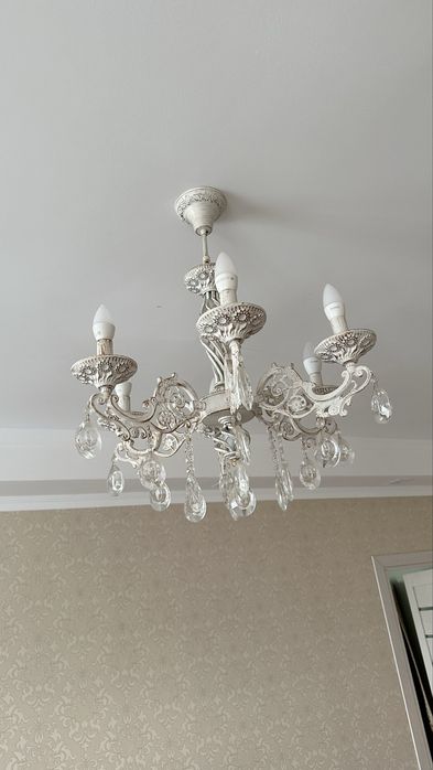 Люстры продам Недорого