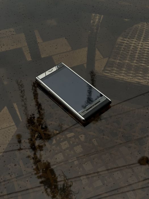 В наличии телефон VERU