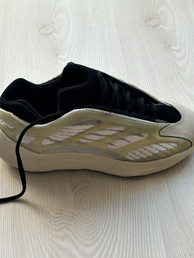 Yeezy 700 V3 Azael