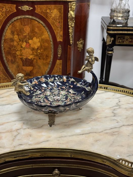 Bomboniera din portelan pictat si ornamente bronz