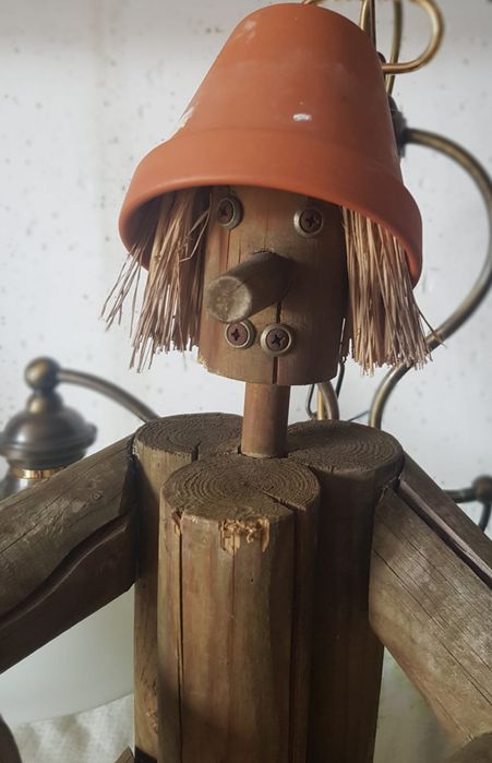 Grădinarul: decorațiune grădină din lemn