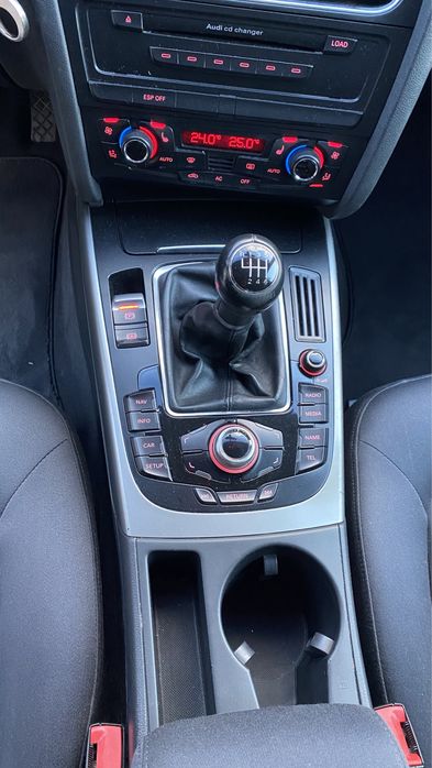 Vand Audi A4 2009 2.0tdi bixenon navigatie inc scaune pdc tempomat