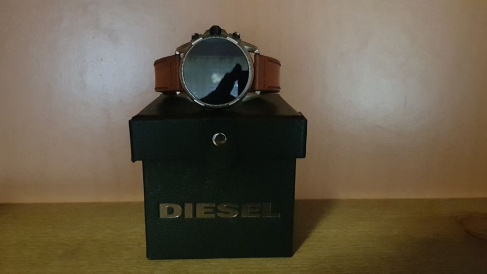 diesel смарт часовник