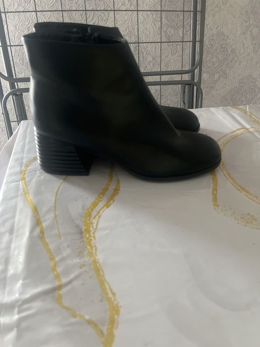 Продам ботильоны новые