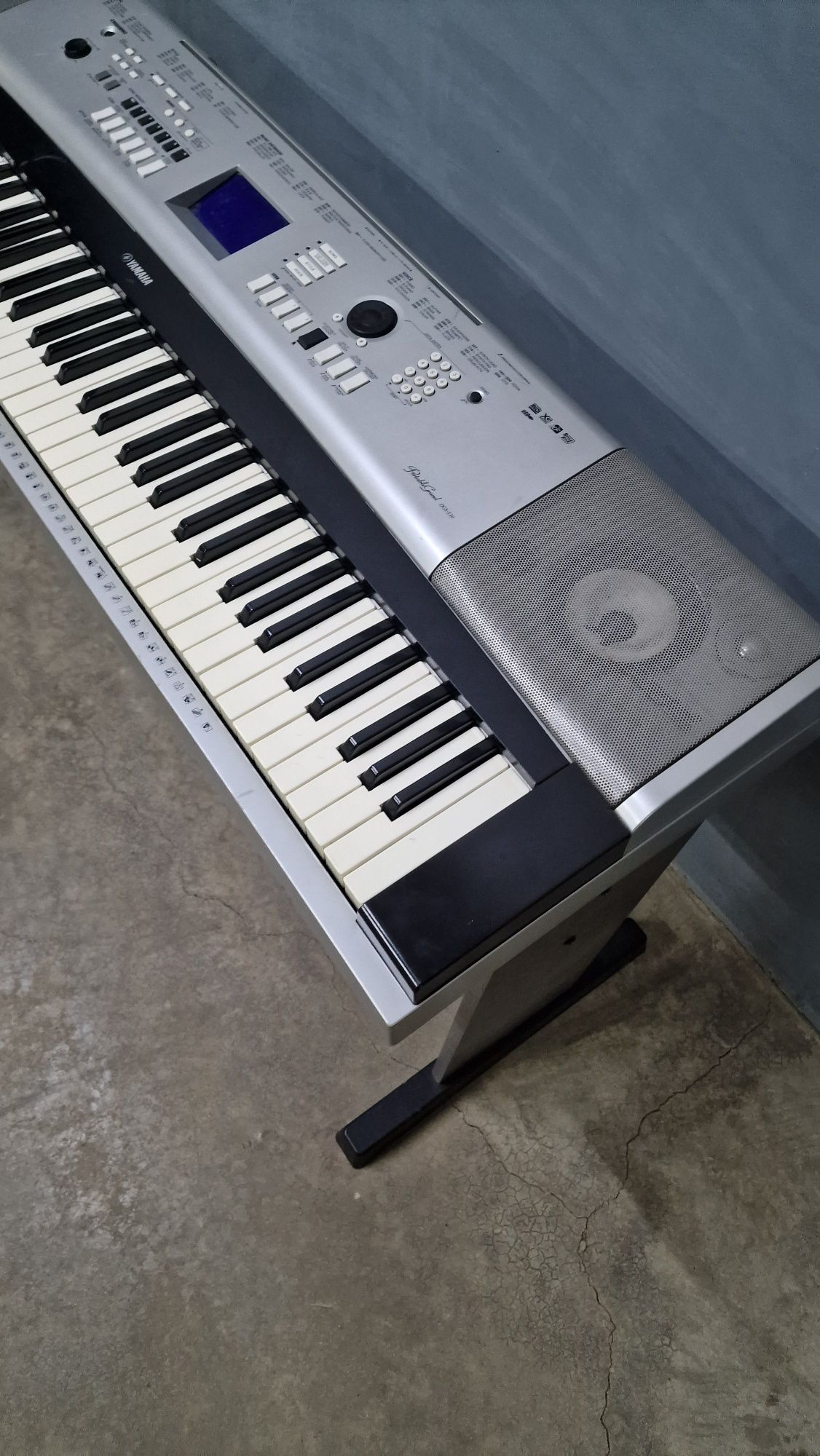 Синтезатор пианино Yamaha Portable Grand DGX-530