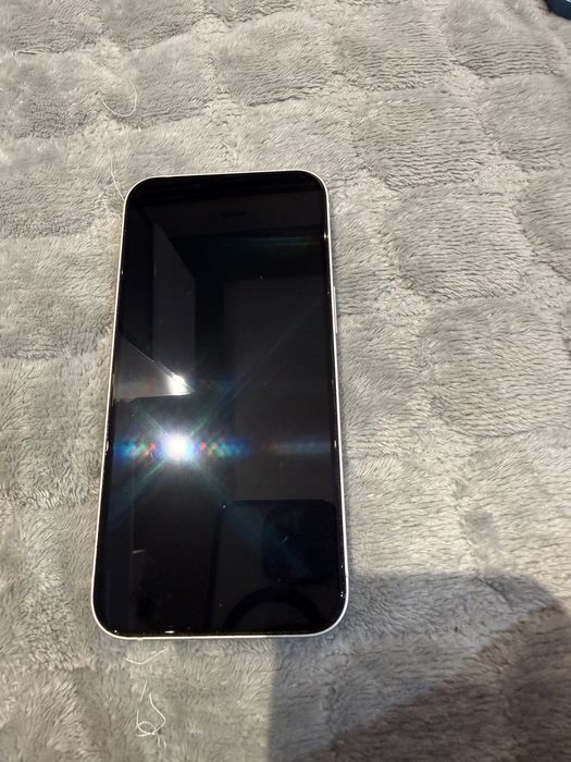 Телефон Айфон 13 128ГБ