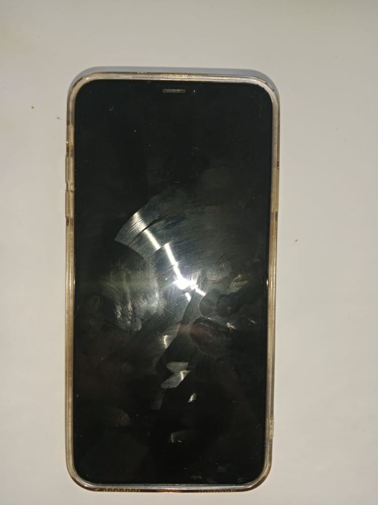Продам Айфон XS max в хорошем состояние