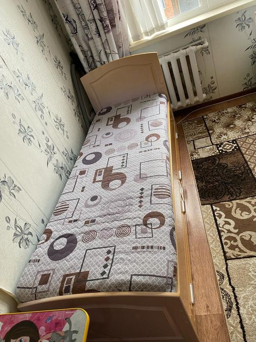 Продам кровать с матрасам