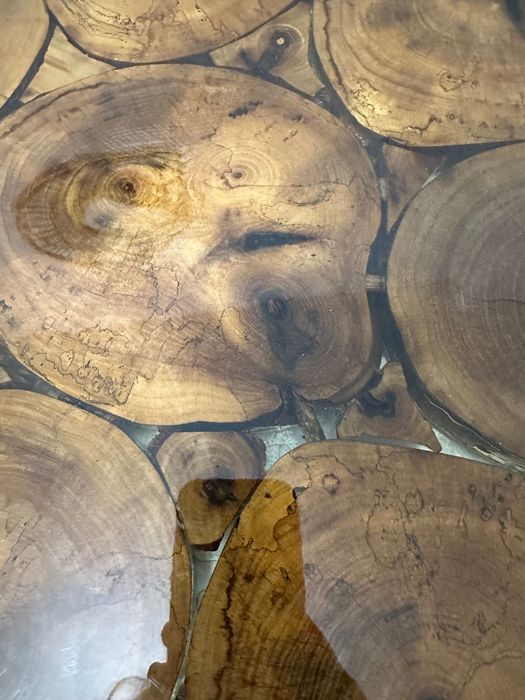 Măsuță de cafea handmade lemn nuc rășină epoxidică