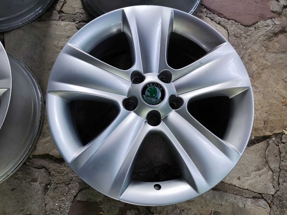 Skoda 17 цола 5х112 оригинални лети джанти Шкода 5x112 7х17 ЕТ45