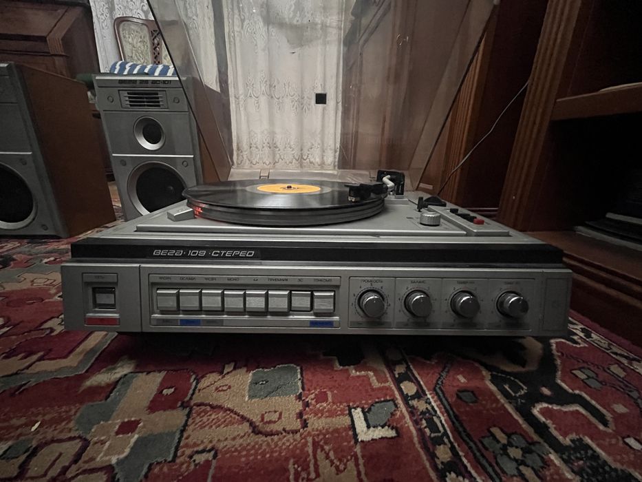 Продам проигрыватель ВЕГА 109 с колонками