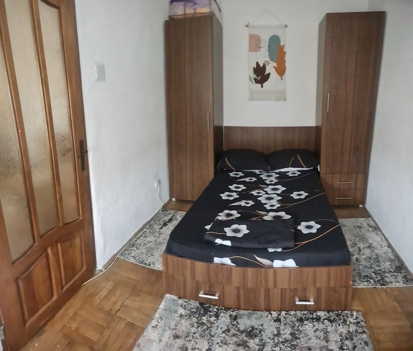 Apartament 3 camere zona 9 mai