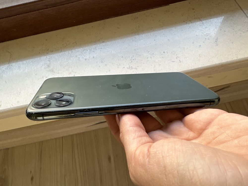 iPhone 11 pro max64 gb green