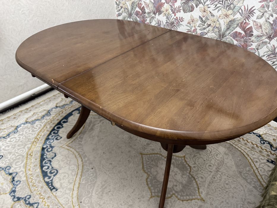 Стол из дерево овальный