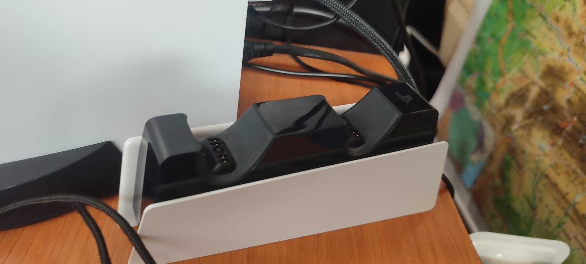 Consola ps5 stare f buna 2 controllere, suport de incarcare, 13 jocuri