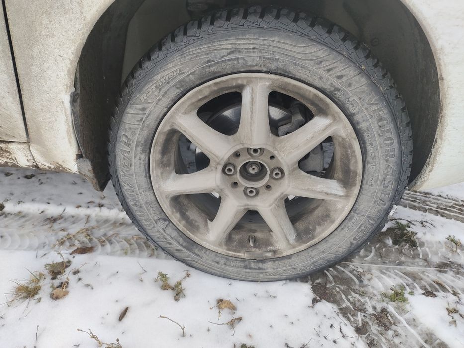 Продам диски с резиной на 15. Размер.4.98 стояли на калина. Липучка