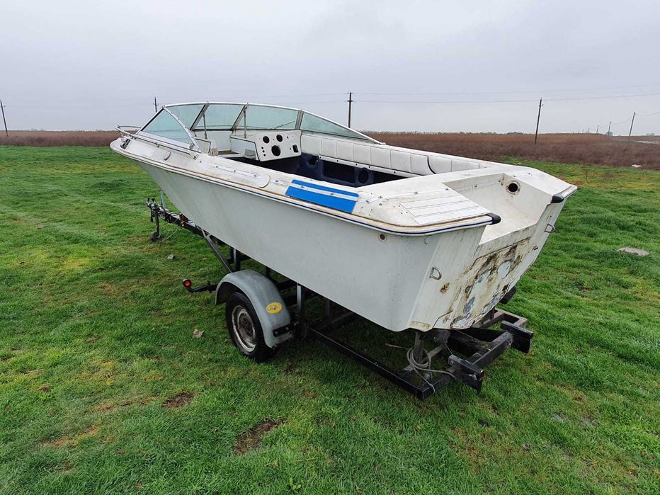 Barca Rosoma AMF Crestliner 775 + peridoc RIBA BV1500