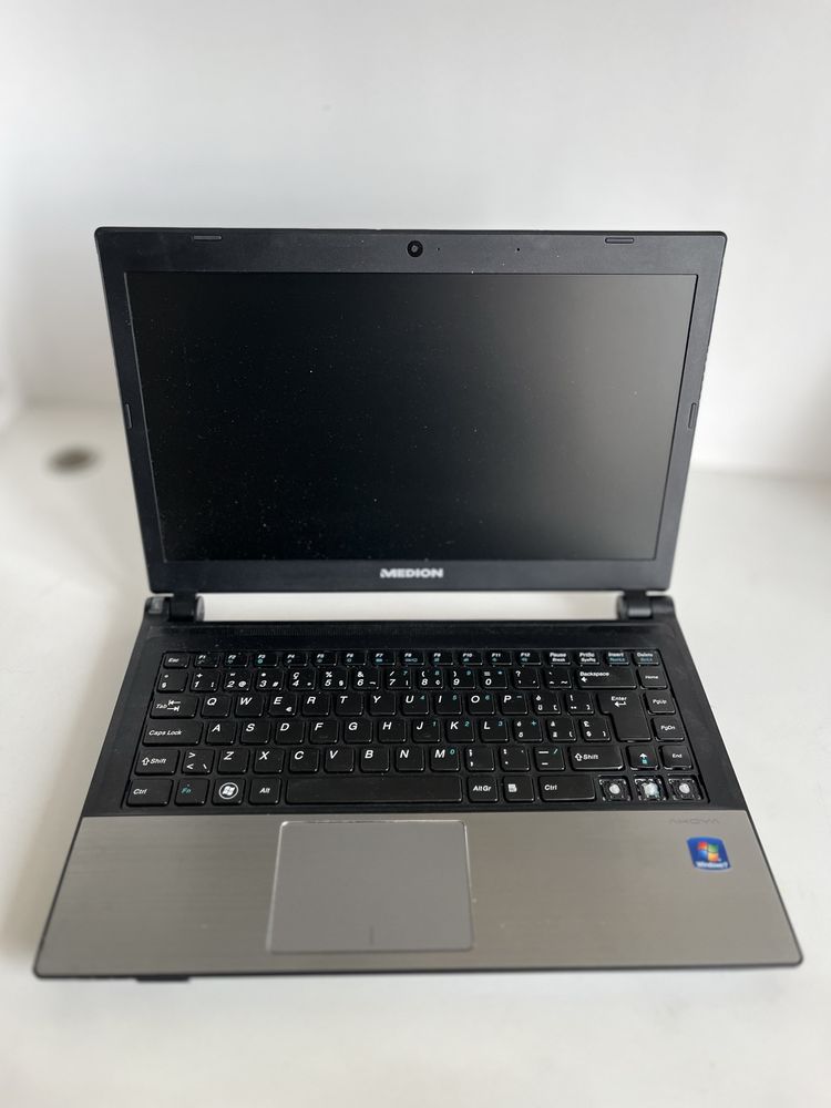 Лаптоп asus medion akoya