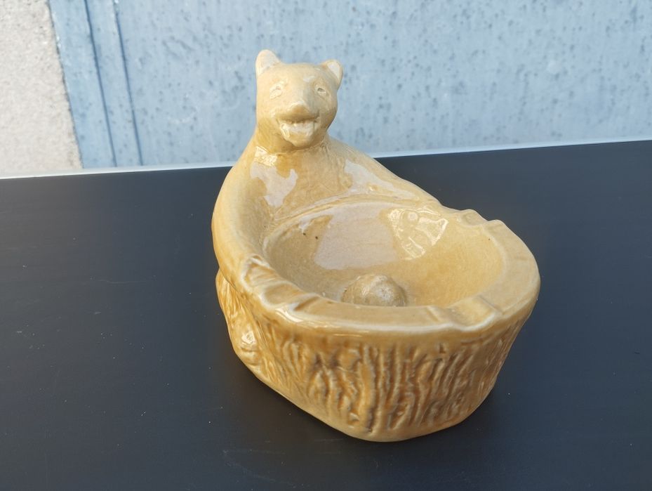 Винтидж порцеланова мечка пепелник