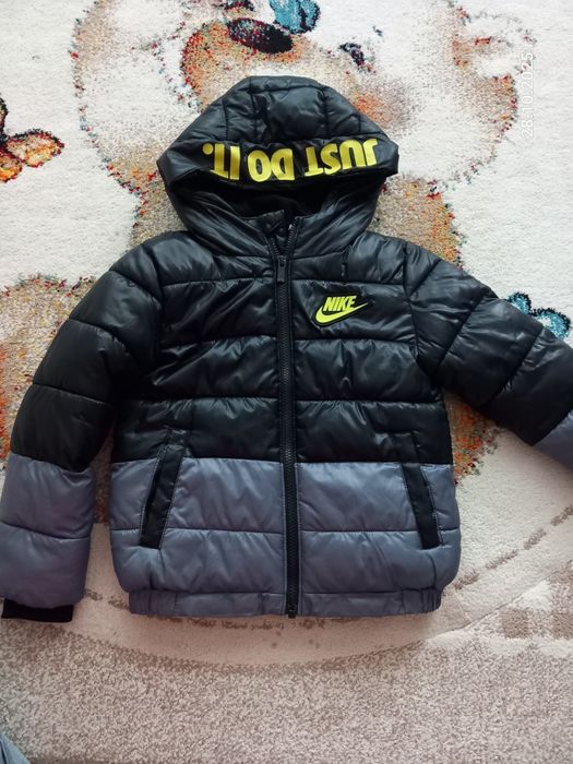 Оргинално яке NIKE 4-5 г и грейка